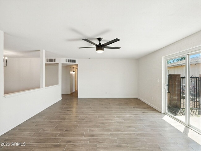 Building Photo - 2732 W Tuckey Ln