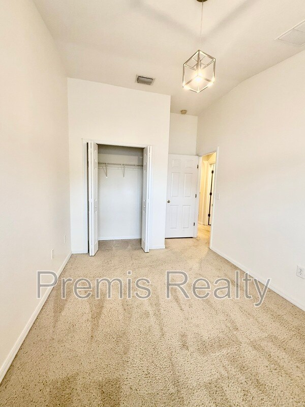 Building Photo - 2043 Strathmill Dr