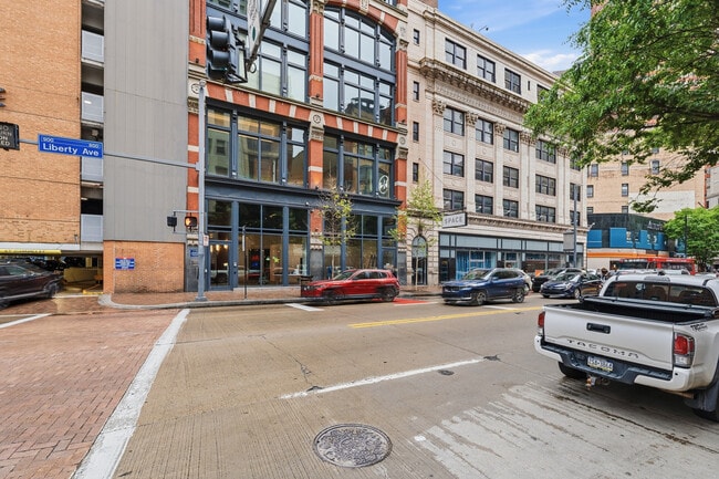 Building Photo - 824 Liberty Ave