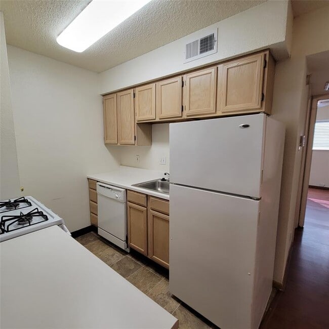 Building Photo - 1328 Bomar St