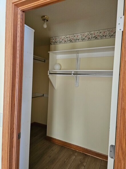 Closet - 1009 Woodland St SW