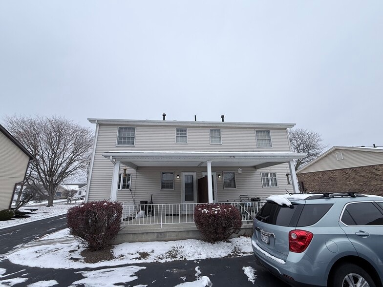 Building Photo - 5885 Callaway Cir