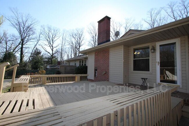 Building Photo - 327 N Park Dr