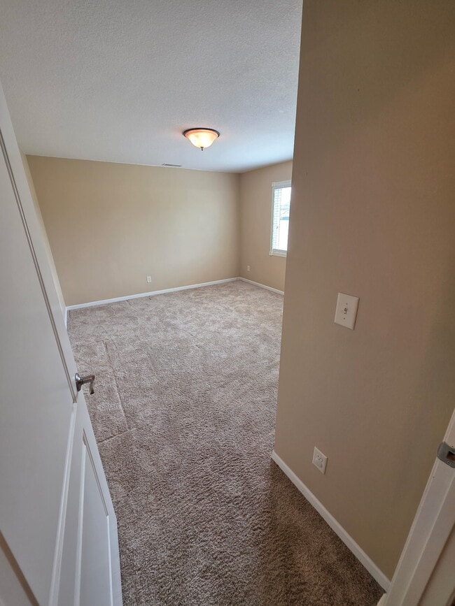 Building Photo - 487 Battle Creek Dr