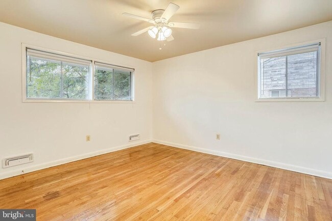 Building Photo - 6048 Rossmore Dr