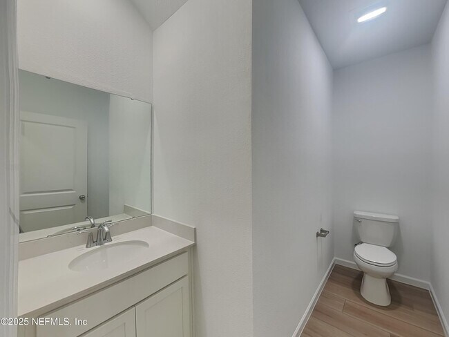 Building Photo - 622 Holly Lks Dr