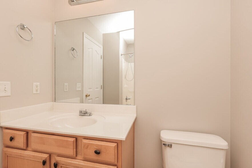 Building Photo - 852 Dover Glen Dr