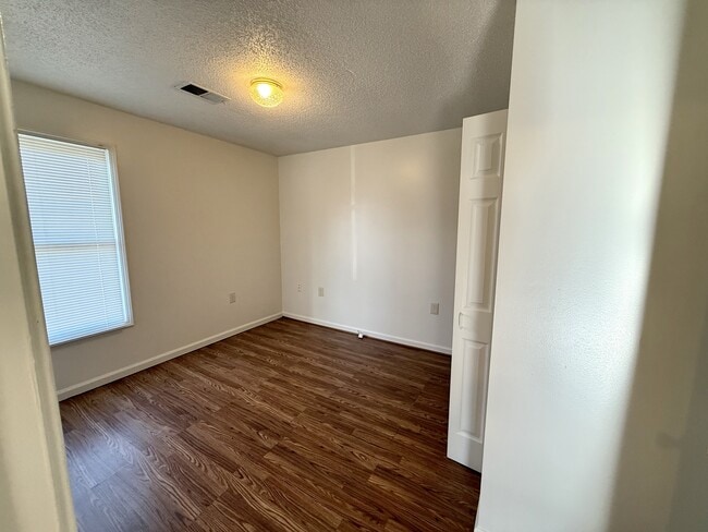 Building Photo - 33 Driftwood Cir