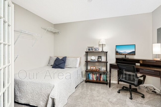 Building Photo - 5635 Sanibel Dr