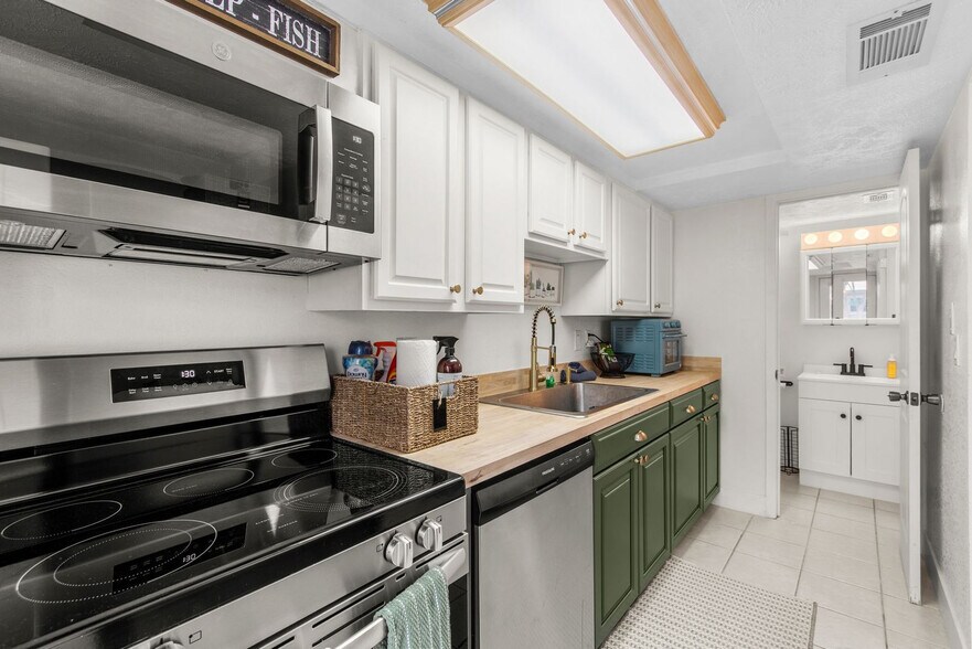 Building Photo - 779 St Judes Dr N
