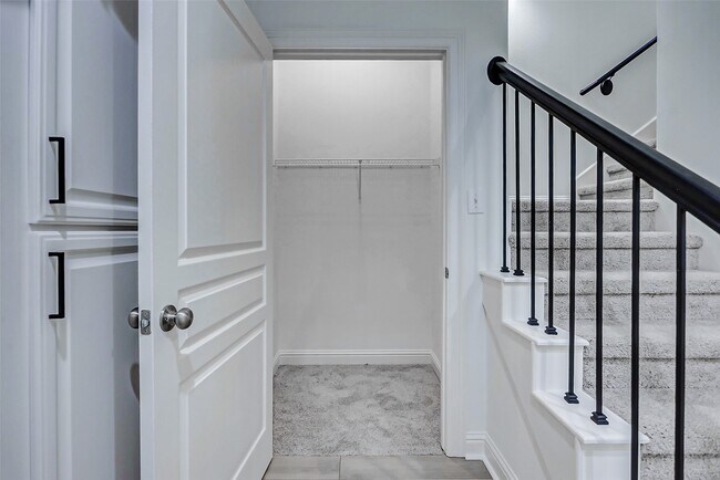 Building Photo - 5 Versante Ct