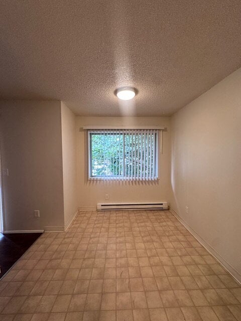 Building Photo - Charming 2-Bed Oasis with Full Bath on SE Division - 836 Sq. Ft. of Portland Comfort!