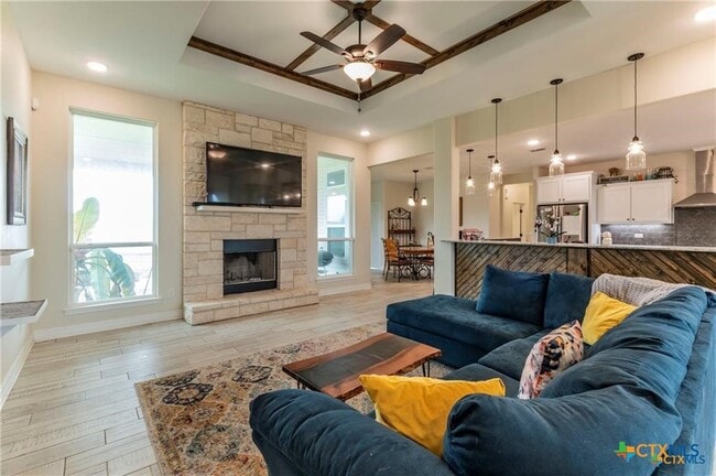 Building Photo - 8119 Green Hill Dr