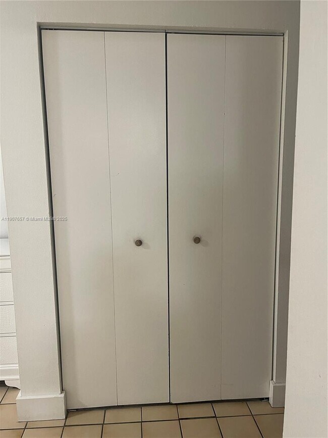 Building Photo - 6190 W 19th Ave