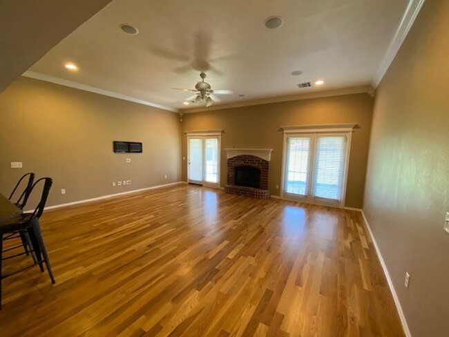 Building Photo - 3 Bed, 2 Bath + Office | Jenks, OK | $2200...