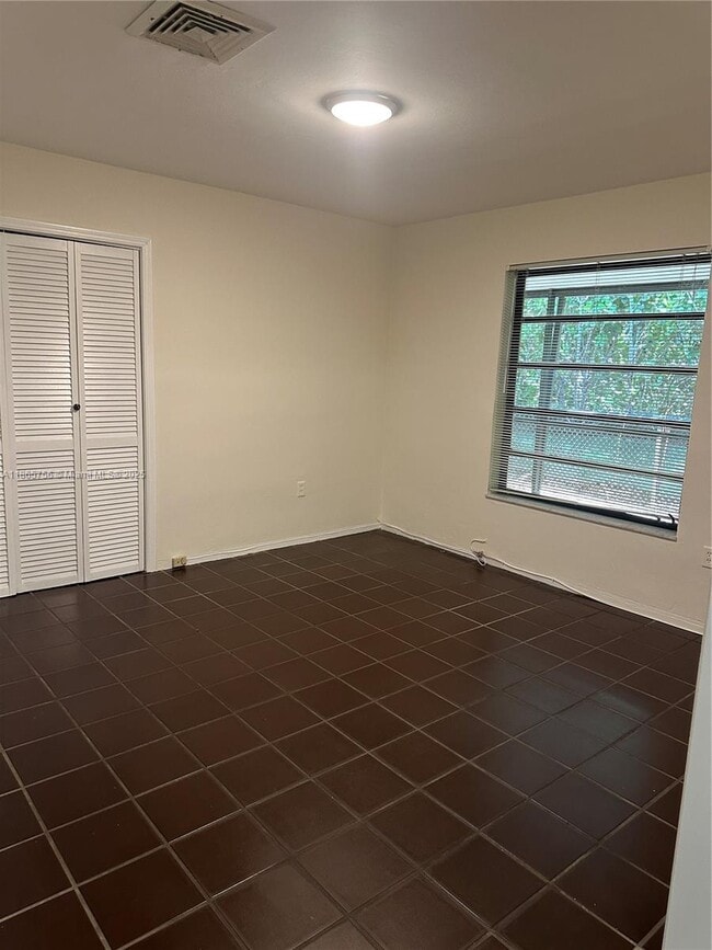 Building Photo - 527 Gerona Ave