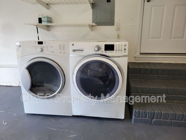 Building Photo - 7744 Allwood Ave