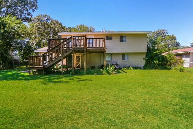 Building Photo - 9208 Marilyn Dr