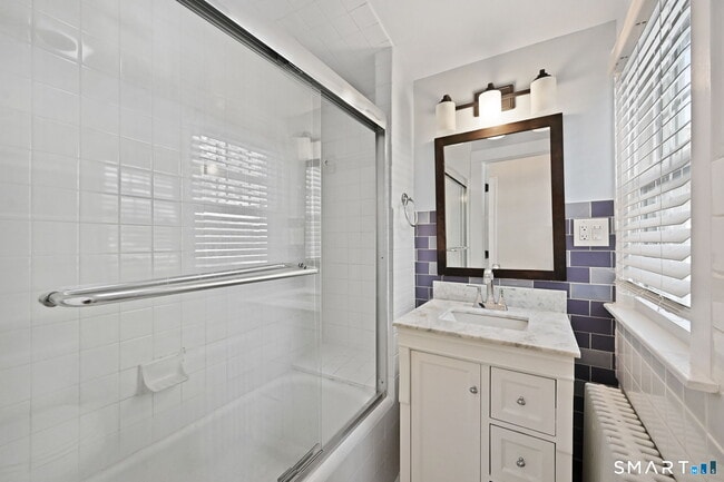 Building Photo - 218 Park St