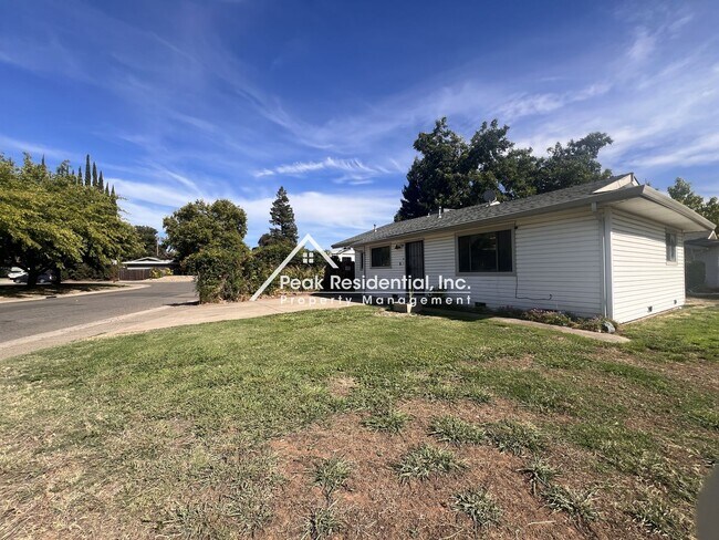 Building Photo - 5546 Cranbrook Way