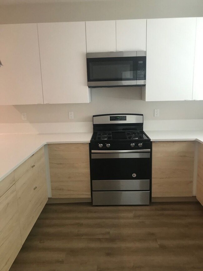 Building Photo - Temp 210