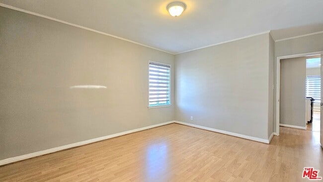 Building Photo - 1022 S Norton Ave