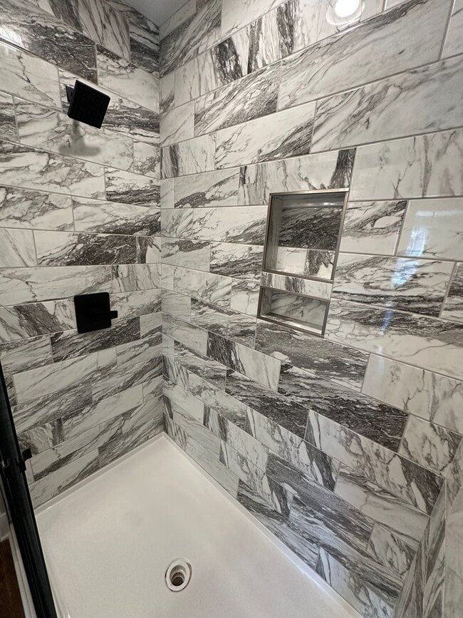 Building Photo - Beautiful new townhouse located in the new...