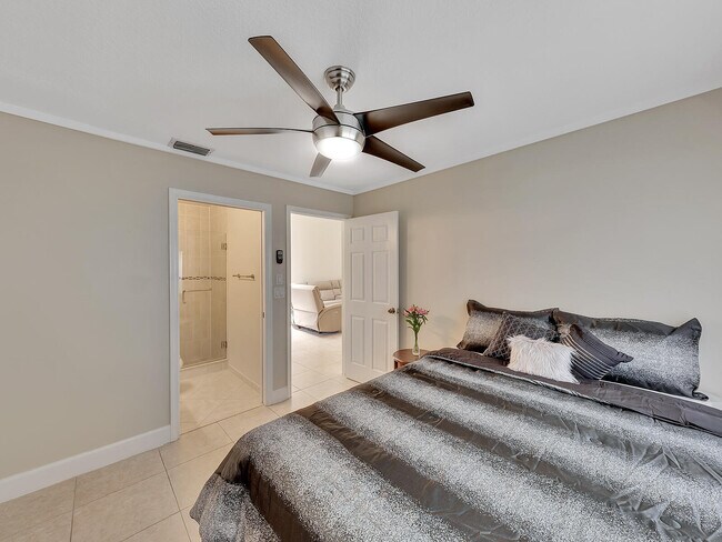 Building Photo - 7747 Villa Nova Dr N