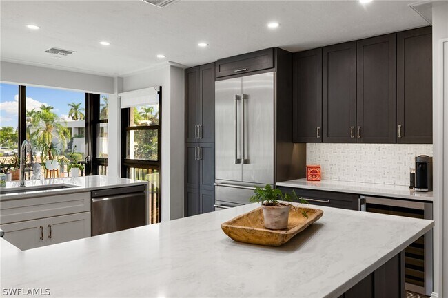 Building Photo - 3135 Riviera Dr