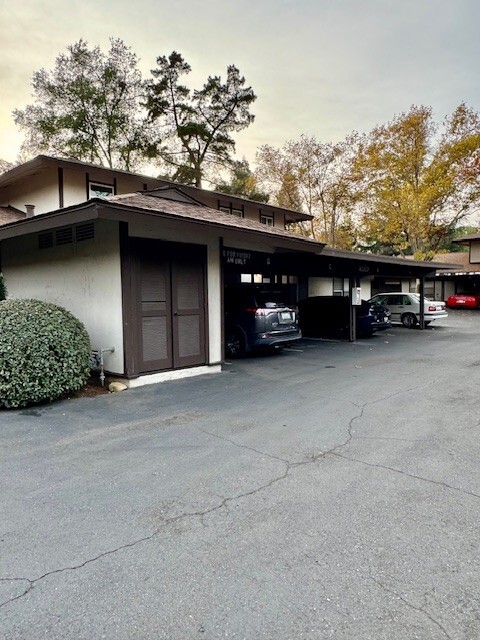 Building Photo - 5434 Roundtree Ct