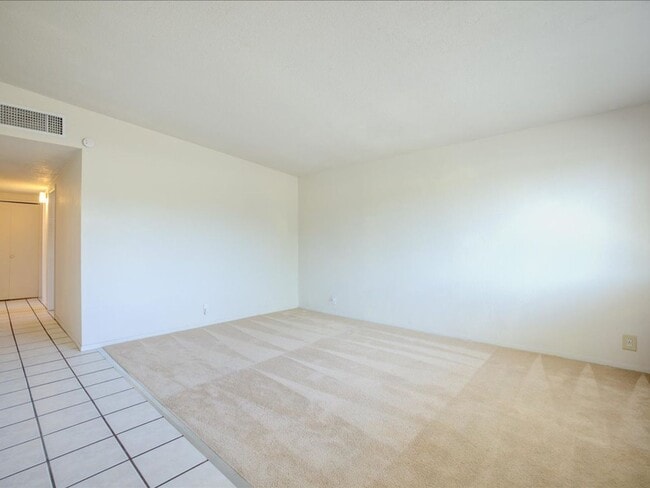 Building Photo - 3 Bedroom 2 Bathroom