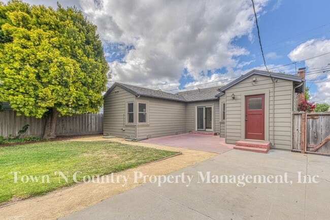 Building Photo - Charming 2BR/1BA Home in South Salinas!