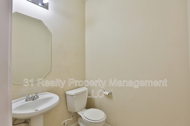 Building Photo - 3108 Kennedy Dr