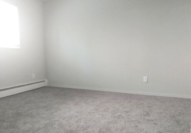 Building Photo - 249 Senator Pl