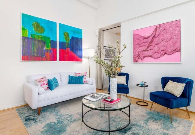 Building Photo - Situated in an excellent location of SOMA ...