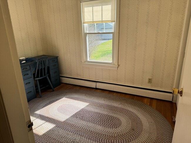 Building Photo - 5 Bedroom 2 Bathroom Home in Idyllic Neighborhood (CURRENTLY UNDER CONTRACT)