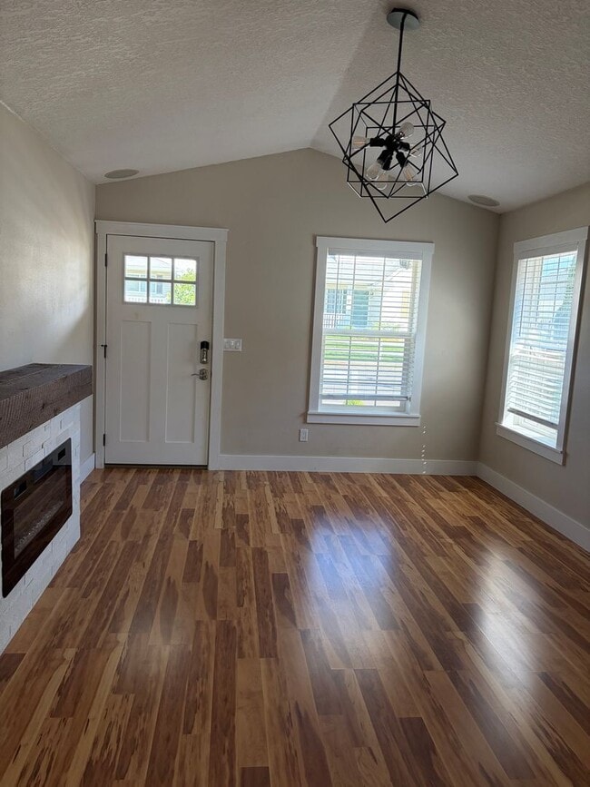 Building Photo - Cozy Two Bedroom Home Tucked Away in Newberg