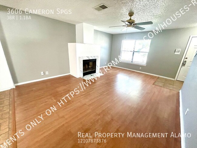 Building Photo - **MOVE-IN SPECIAL** MUST SEE! 3 Bedroom / ...