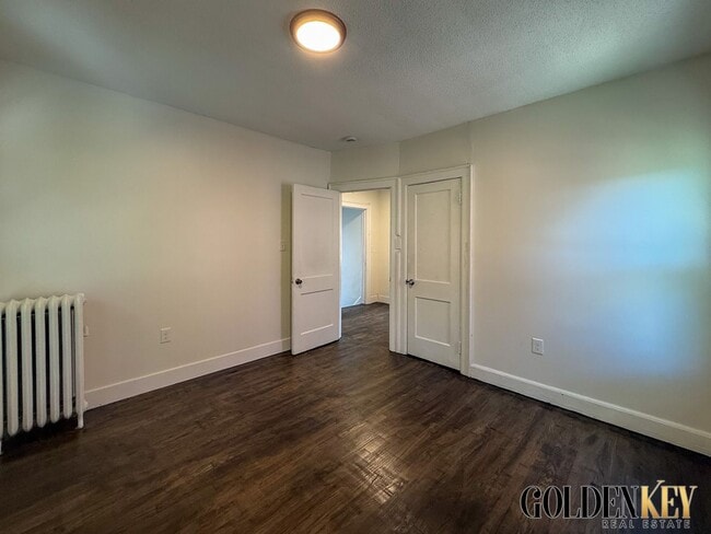 Building Photo - Beautifully redone large 3 bedroom home!