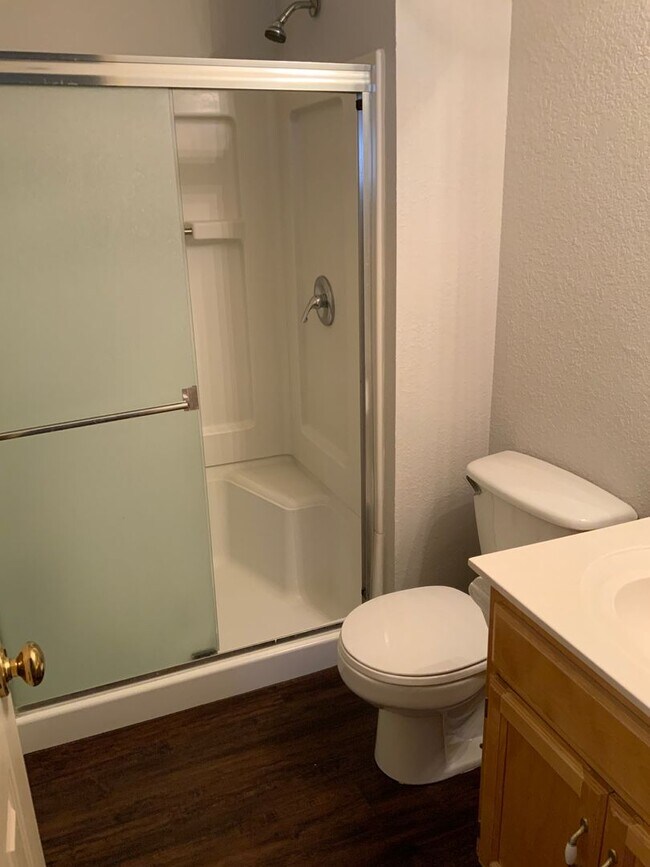 Building Photo - 424-424 Eisenhower St