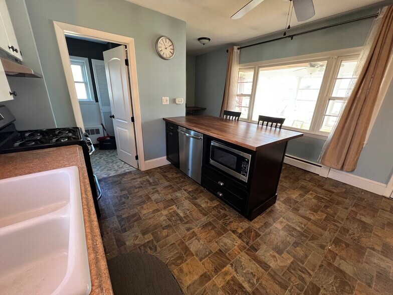 Building Photo - 24 Waterman St