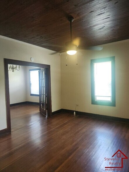 Building Photo - 117 N Main St