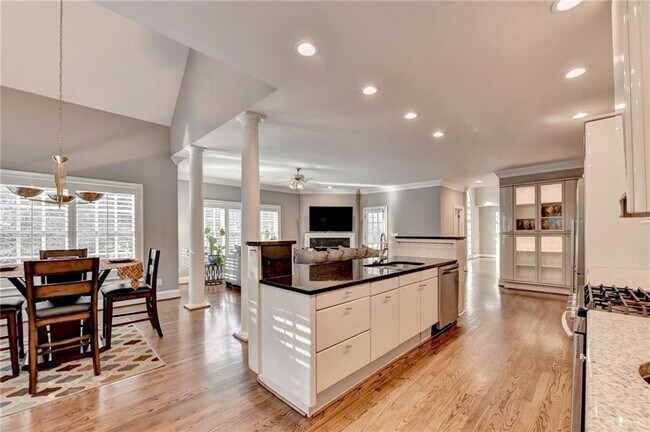 Building Photo - 3871 River Mansion Dr NW