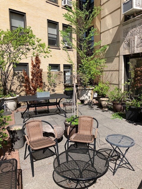Private Terrace - 2000 N Lincoln Park W