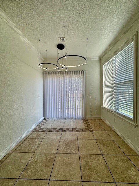 Building Photo - 601 Auburn St