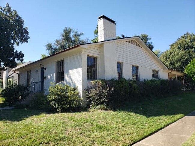 Primary Photo - 1521 S Wall Ave