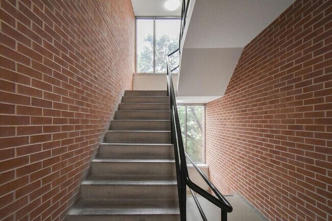 Building Photo - 130 26th St NW