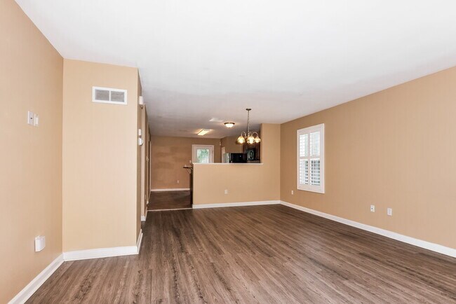 Building Photo - 428 Red Coat Tr