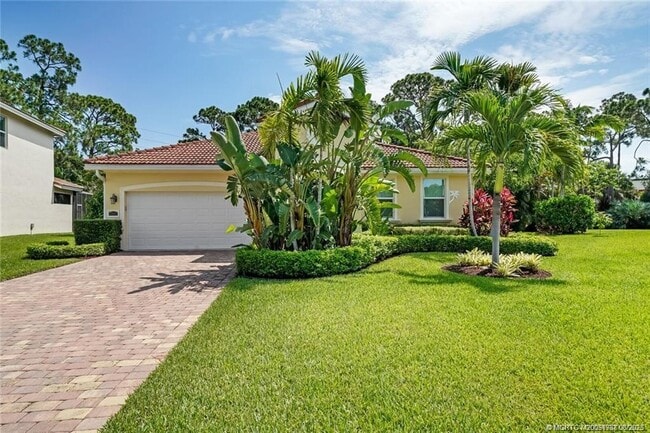 Building Photo - 521 NE Abaca Way