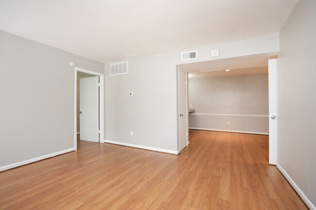 Building Photo - 2100 Wilcrest Dr
